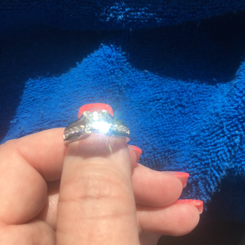 Sterling silver cubic zirconia ring size 8.5 - Picture 3 of 8